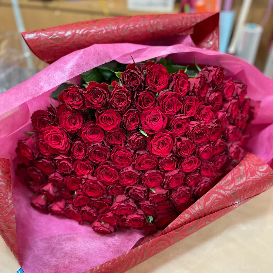 赤いバラの花束